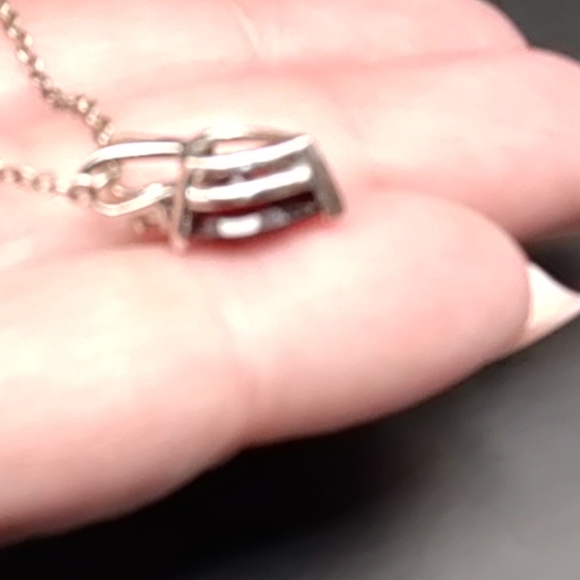 Heart Shaped Garnet and Diamond pendant in Deep Red. - Picture 3 of 5